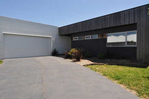 SUNNYSIDE - SURF SIDE - Accommodation Perth 0