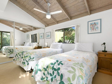 Sunshine Beach Serenity And Pet Friendly ! 9 Seaview Terrace, Sunshine Beach, QLD 4567 - Accommodation Perth 3