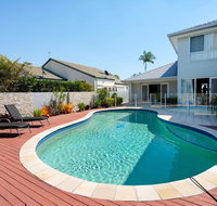 Super Sized Family Retreat With a Pool - Accommodation Perth