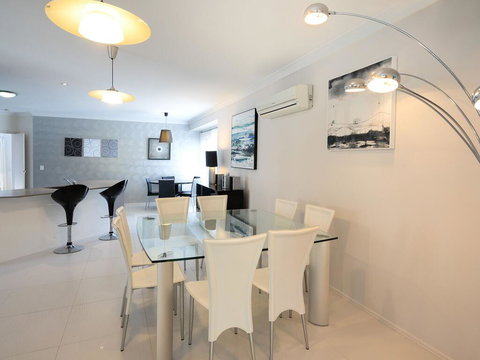 Super Sized Family Retreat With A Pool - Accommodation Perth 1