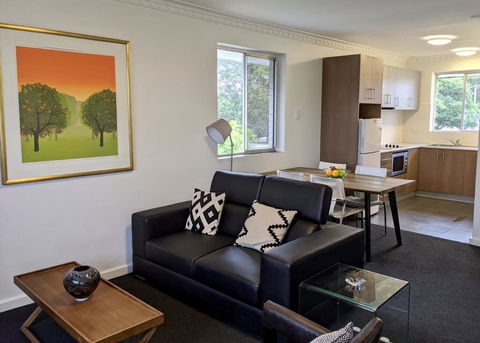 Superb 2 BR Apartment Minutes To CBD- Cen8 - Perth Resorts 0