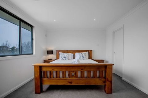 Superb Luxe 5BR House@Point Cook Near Lake - Accommodation Perth 1