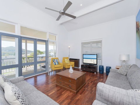 Surf Break - Fingal Bay - Accommodation Perth 2