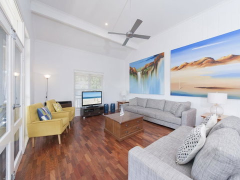 Surf Break - Fingal Bay - Accommodation Perth 3