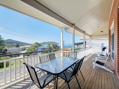Surf Break - Fingal Bay - Accommodation Perth 1