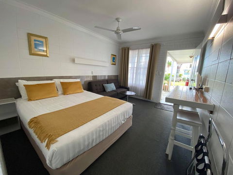 Surf Street Motel - Accommodation Perth 1