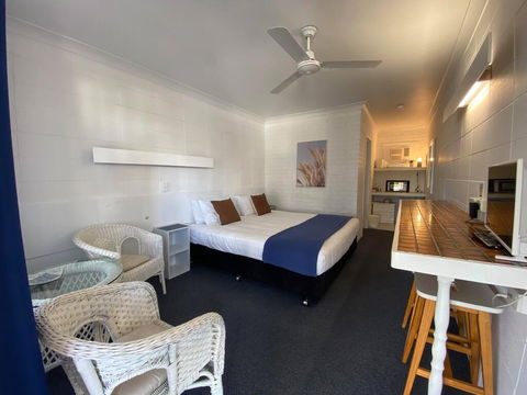Surf Street Motel - Accommodation Perth 2