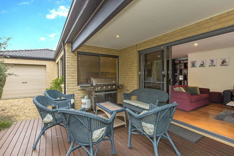 SURFSIDE GETAWAY IN PICTURESQUE INVERLOCH - Accommodation Perth 3