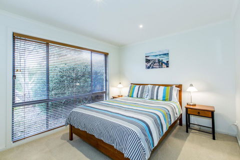 SURFSIDE GETAWAY IN PICTURESQUE INVERLOCH - Accommodation Perth 2