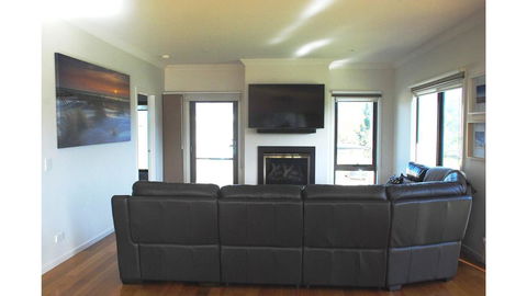 SURFSIDE LAKEVIEWS - FREE WIFI - Accommodation Perth 0