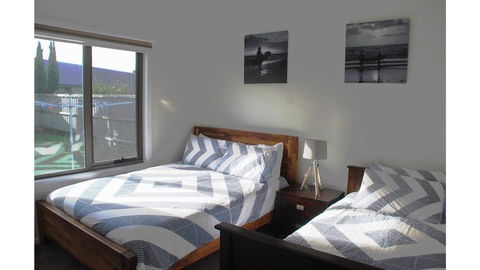 SURFSIDE LAKEVIEWS - FREE WIFI - Accommodation Perth 2