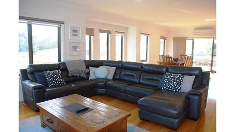 SURFSIDE LAKEVIEWS - FREE WIFI - Accommodation Perth 3
