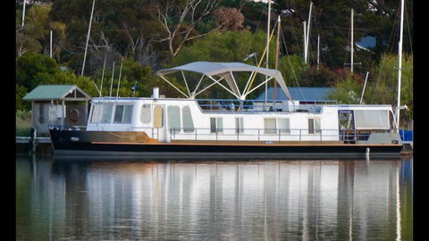 Swamp Fox Luxury 2BR Dutch Barge - Accommodation Perth 2