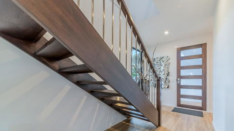 SWEEPING VIEWS - FREE WIFI & NETFLIX - PET FRIENDLY (OUTSIDE ONLY) - Accommodation Perth 2