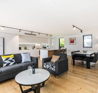 Sydney Townhouse with Parking and Deck - Accommodation Perth