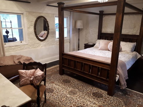 Tanilba House - Accommodation Perth 0