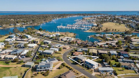 Tanjil - A Stroll From The Water In Paynesville - Accommodation Perth 0