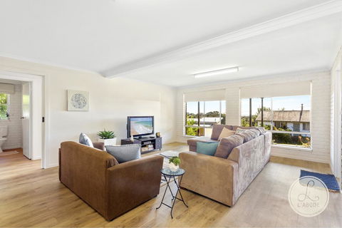 TASSIE SEASIDE SERENITY - L'Abode Accommodation - Perth Resorts 1