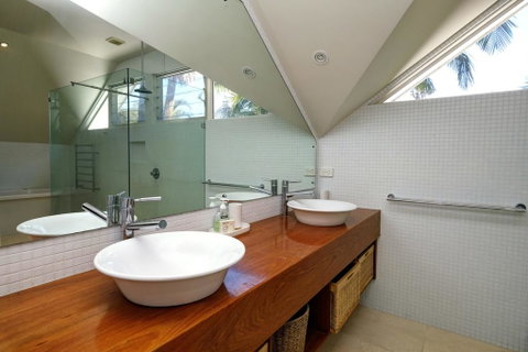 THE BEACH HOUSE - Accommodation Perth 0