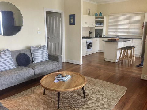 The Beach House & Villas - Accommodation Perth 3