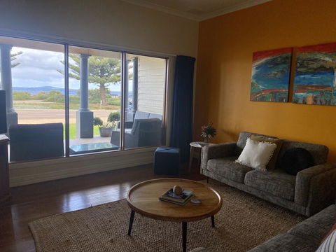 The Beach House & Villas - Accommodation Perth 2