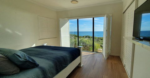 The Beach House - Port Bouvard - Accommodation Perth 2