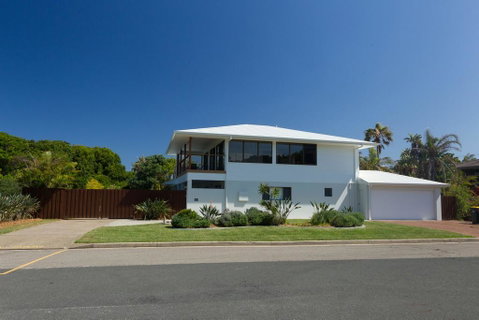 The Beach House At One Mile - 6 Burrawong - Accommodation Perth 1