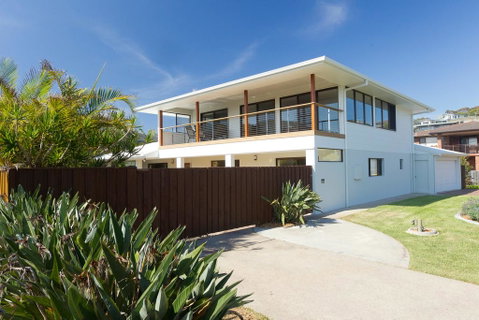 The Beach House At One Mile - 6 Burrawong - Accommodation Perth 2