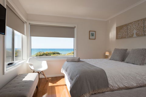 Penguin Beach House - Accommodation Perth 0