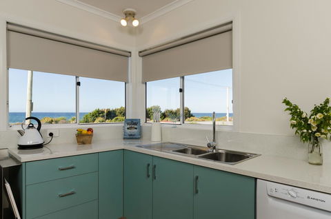 Penguin Beach House - Accommodation Perth 9