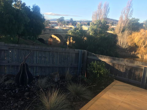 Bridge View Retreat - Perth Resorts 9