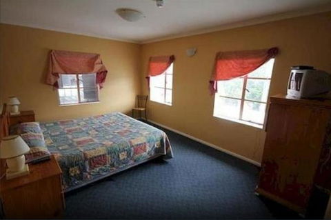 Beltana Hotel - Perth Resorts 3
