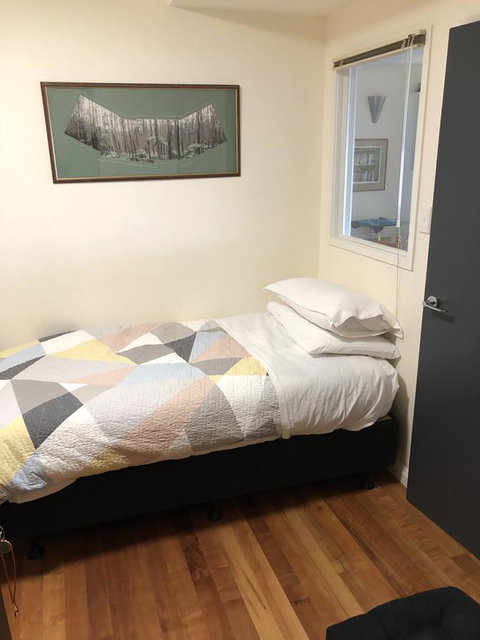 Beachside Taroona With Spa - Perth Resorts 13