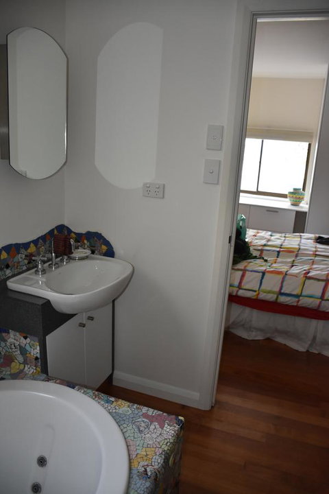 Beachside Taroona With Spa - Perth Resorts 4