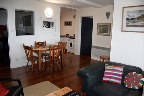 Beachside Taroona With Spa - Perth Resorts 5