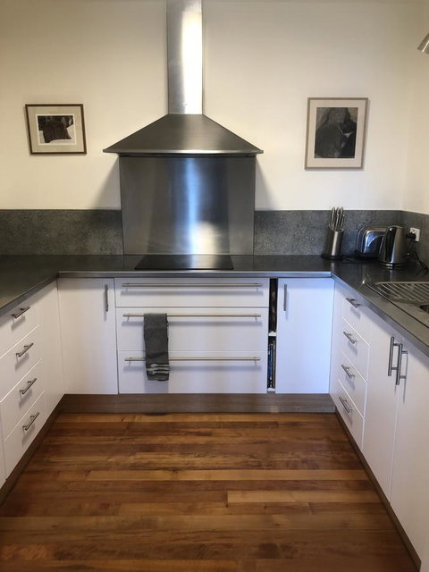 Beachside Taroona With Spa - Perth Resorts 2