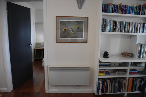 Beachside Taroona With Spa - Perth Resorts 11