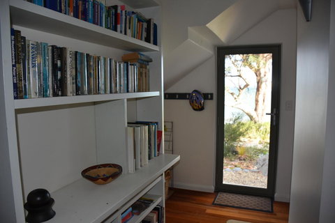 Beachside Taroona With Spa - Perth Resorts 10