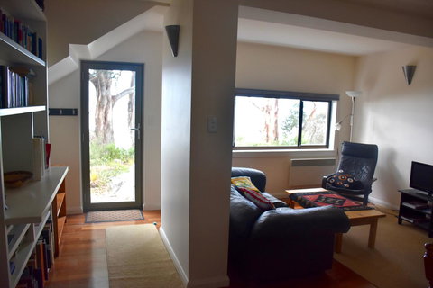 Beachside Taroona With Spa - Perth Resorts 7