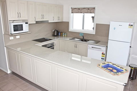 Front Row Beachfront - Accommodation Perth 5