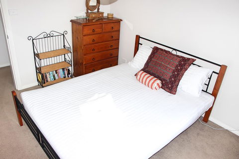 Front Row Beachfront - Accommodation Perth 10