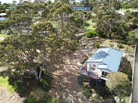 Front Row Beachfront - Accommodation Perth 0