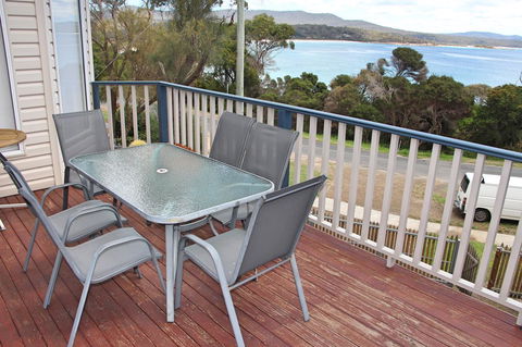 Front Row Beachfront - Accommodation Perth 2