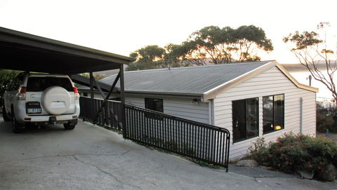KINGFISHER COTTAGE Beachfront At The Binalong Bay - Accommodation Perth 21