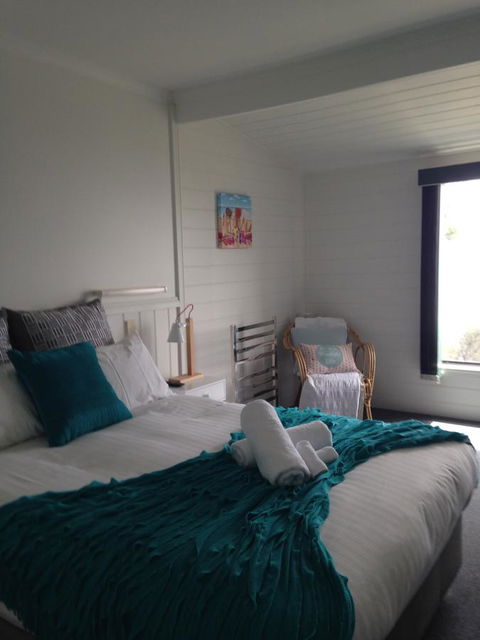 KINGFISHER COTTAGE Beachfront At The Binalong Bay - Accommodation Perth 23