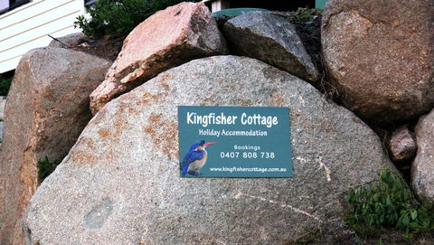 KINGFISHER COTTAGE Beachfront At The Binalong Bay - Accommodation Perth 15