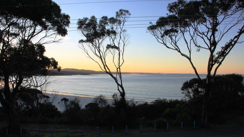 KINGFISHER COTTAGE Beachfront At The Binalong Bay - Accommodation Perth 19