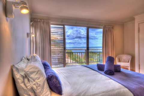 The Strand ~ On The Edge Of The Beach - Perth Resorts 2