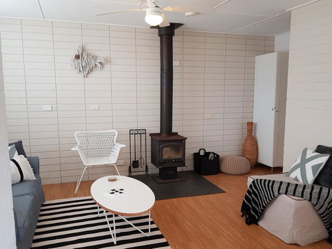 Beach Hut Scamander - Perth Resorts 8