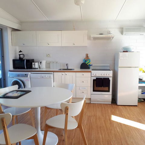 Beach Hut Scamander - Perth Resorts 3